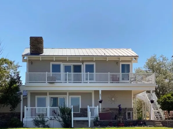 95 Lakeside Dr, Bridgeport, CA 93517