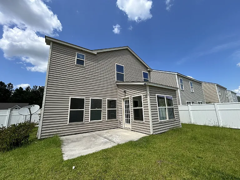 250 Bender St — Photo 17