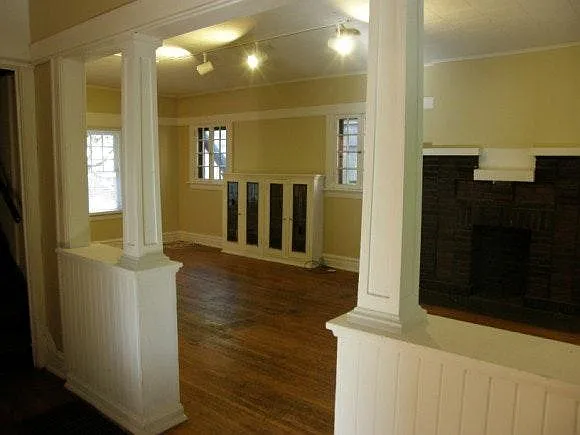 8 bed, 2.5 bath, 2638 sqft, $6,500 — Photo 3