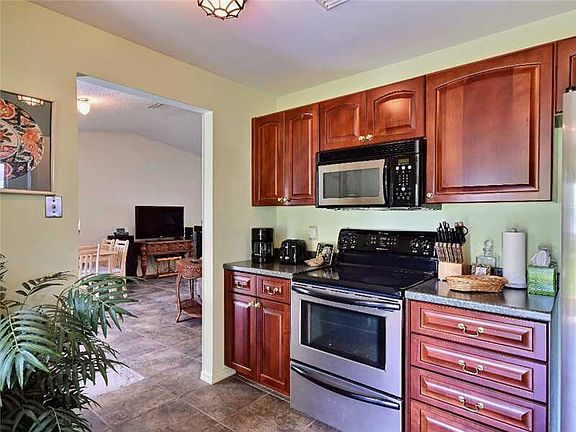 5th image of 2535 5th St