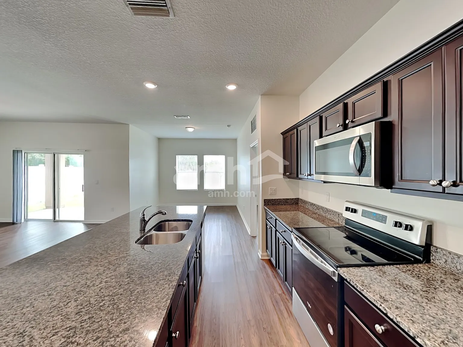 4 bed, 2.0 bath, 1802 sqft, $2,310 — Photo 3