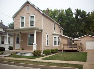 2836 Elm St, Dubuque, IA 52001