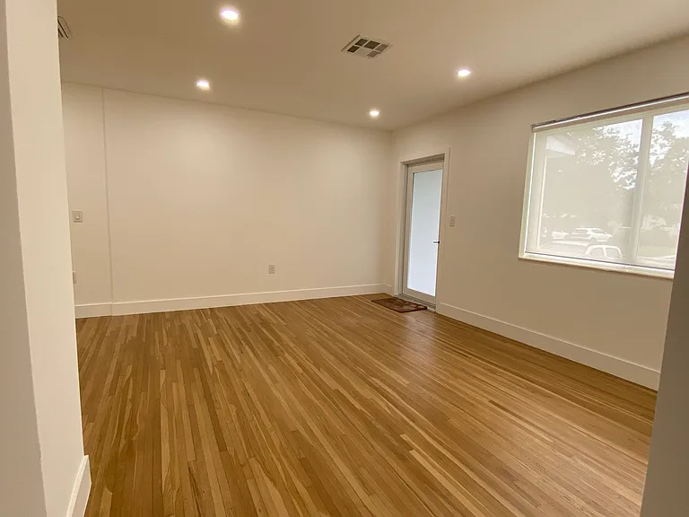 3250 SW 18th Ter — Photo 7