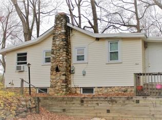 9 Birchwood Dr, Budd Lake, NJ 07828