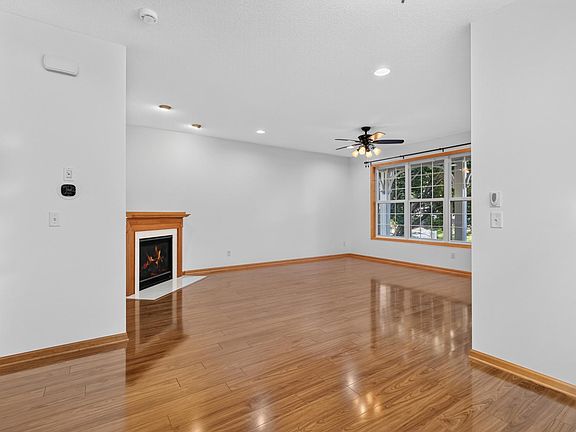 3rd image of 10008 Iris Ln