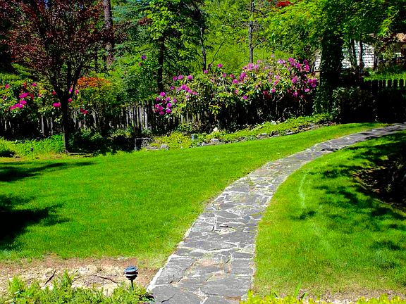 Front yard walkway