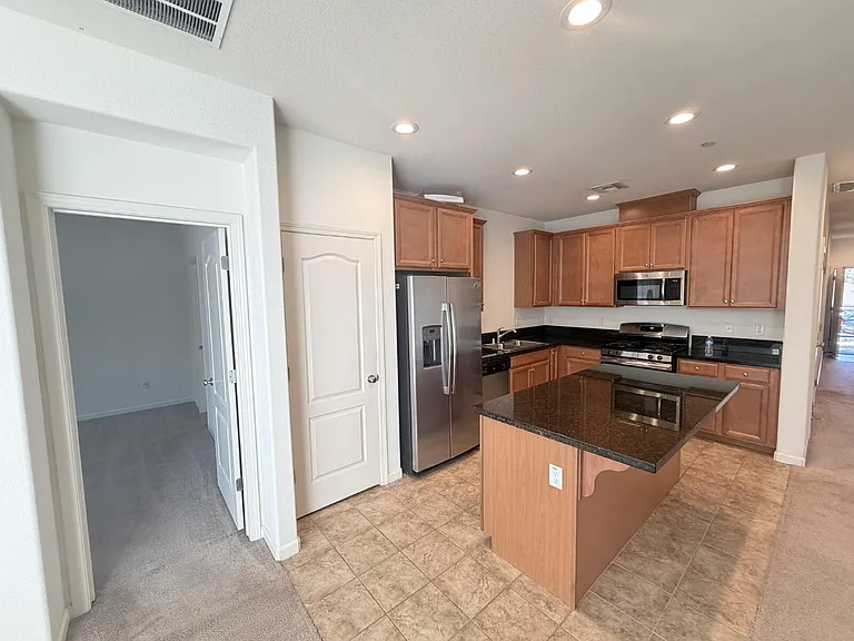 559 Tolman Way — Photo 5