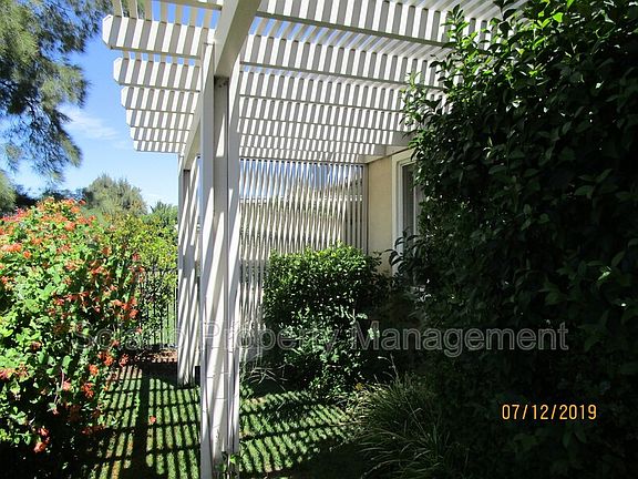 4th image of 451 Edgewood Dr