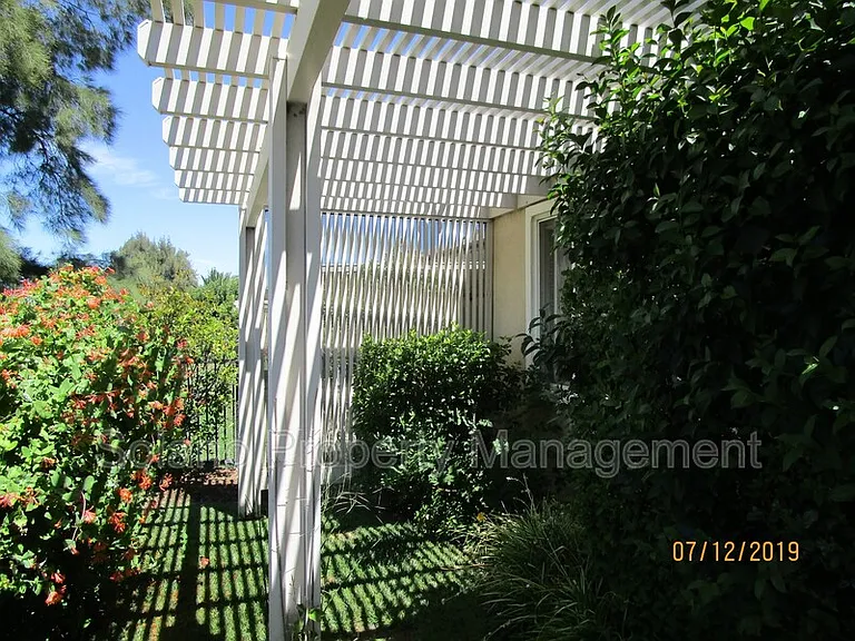 451 Edgewood Dr — Photo 4
