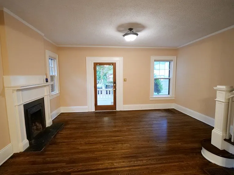 1110 E Worthington Ave — Photo 6