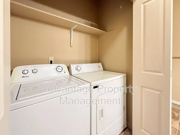 523 Catron St N #5 — Photo 44