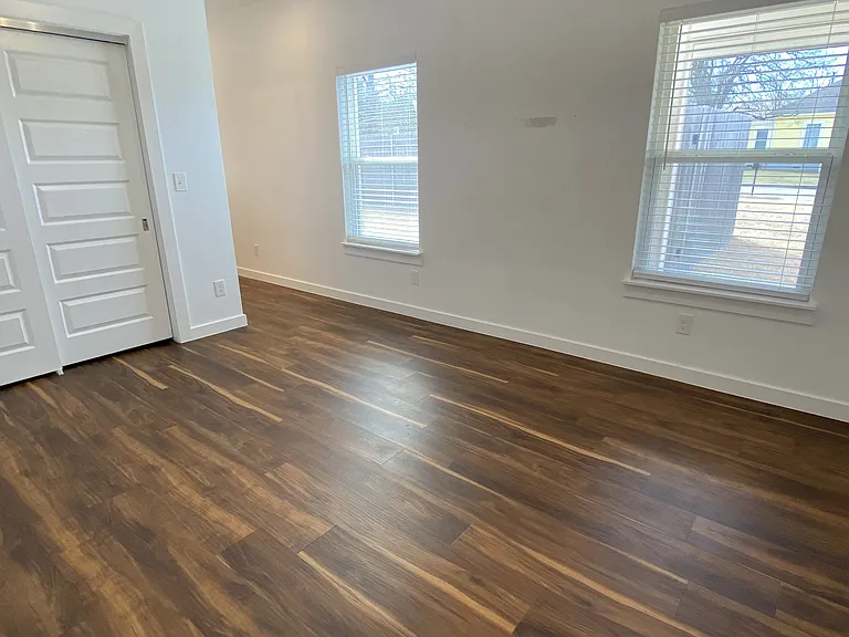 1st floor primary bedroom with ceiling fan, closet, private full bathroom and access to back yard