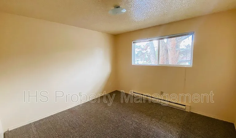 1913 Hoxie Ave #C — Photo 10