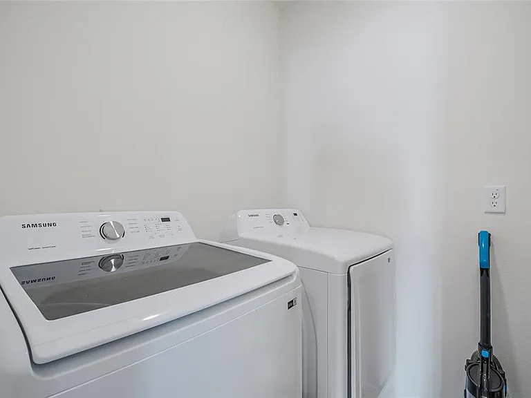 1126 Chichester Ct — Photo 15
