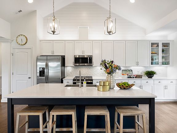 The Camden Ramsgate Homesite 15 45 Ramsgate Drive Extended Eat-At Kitchen Island