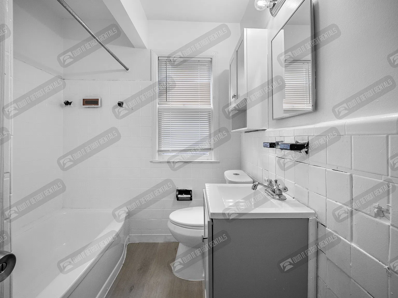 House- Bungalow — Photo 3