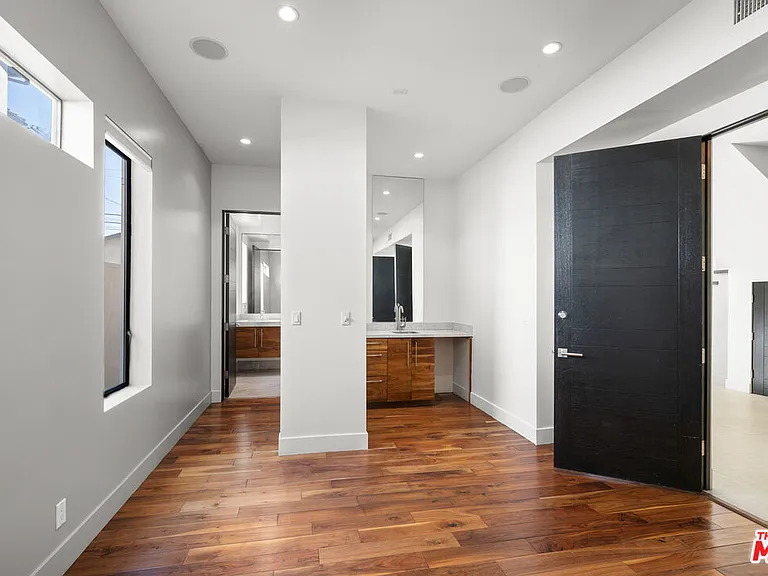 528 N Crescent Heights Blvd — Photo 30