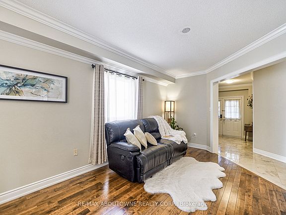 5th image of 6098 Rowers Cres