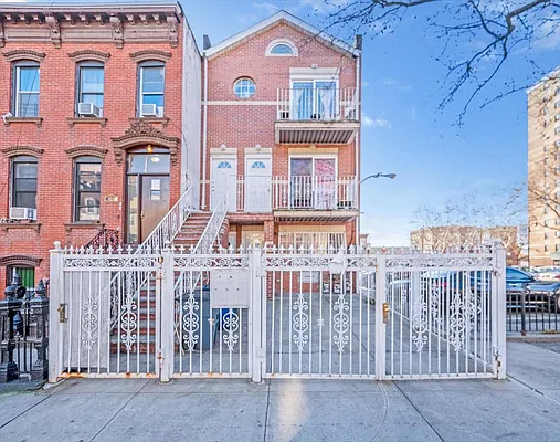 Sold by Peace of Mind Realty | media 32