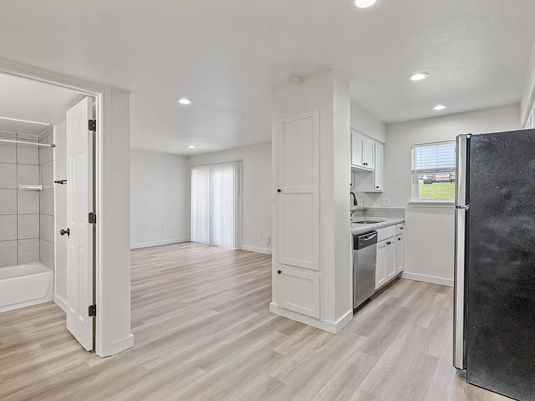 City Scene Apartments — Photo 26