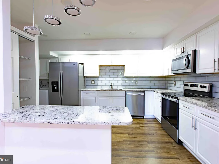 1 Stonehenge Cir #2 — Photo 15