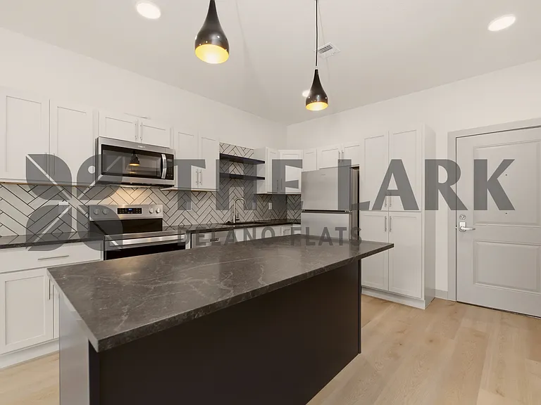 721 W Maple St #1000 — Photo 14
