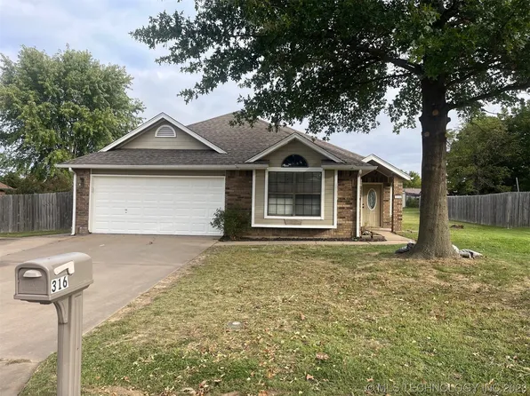 316 Heritage Ct, Fort Gibson, OK 74434