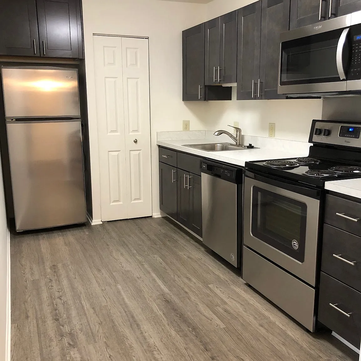 Hanover Apartments — Photo 4