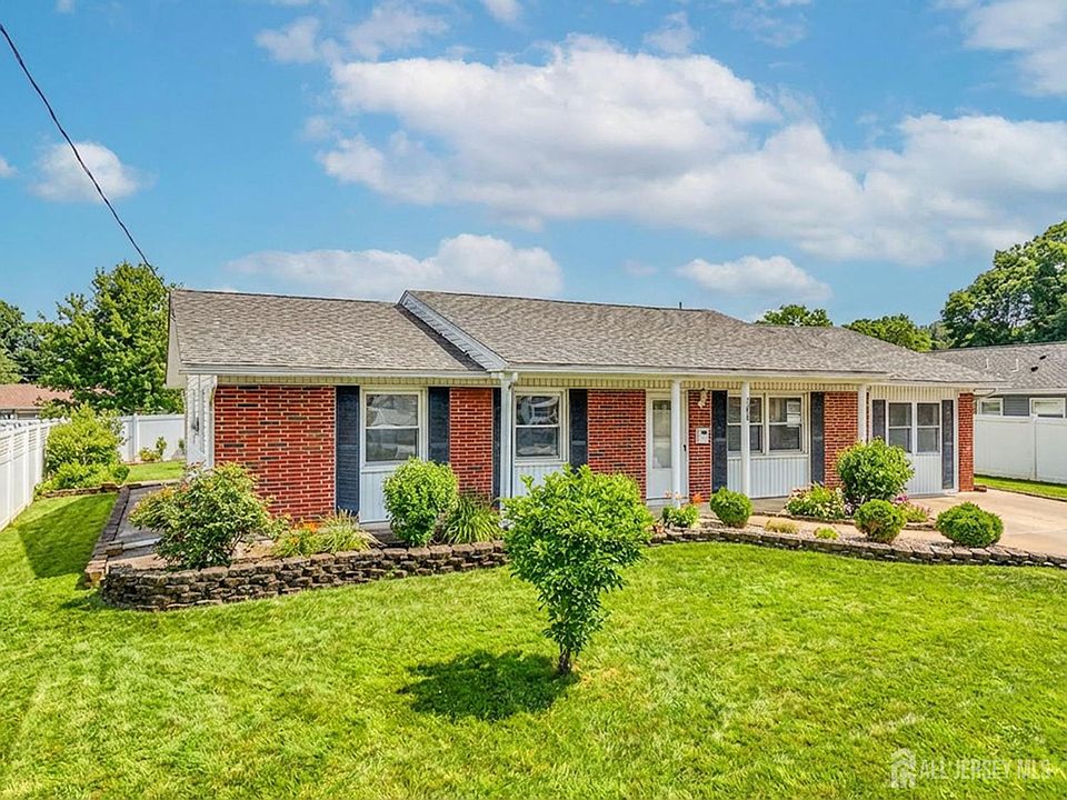 1st image of 106 Monmouth Rd