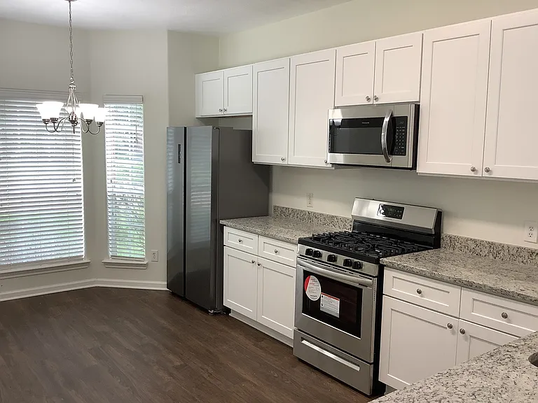 3340 Zubin Ln — Photo 2
