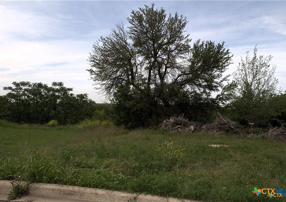1st image of 700 & 701 Carla Cir