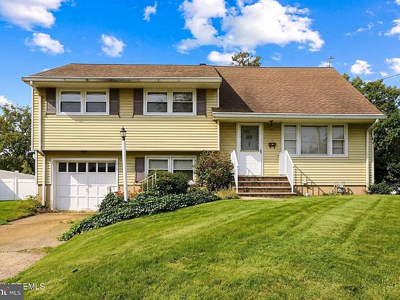2nd image of 10 Carol Ct