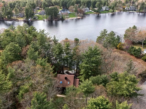 48 Wood Cove Dr, Coventry, RI 02816