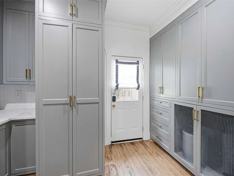 208 Archer St — Photo 14