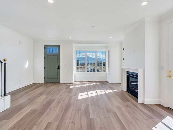 2nd image of 5628 W Hawthorn Ln #8