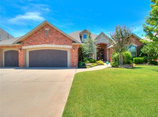 1305 Denver Cir, Moore, OK 73160