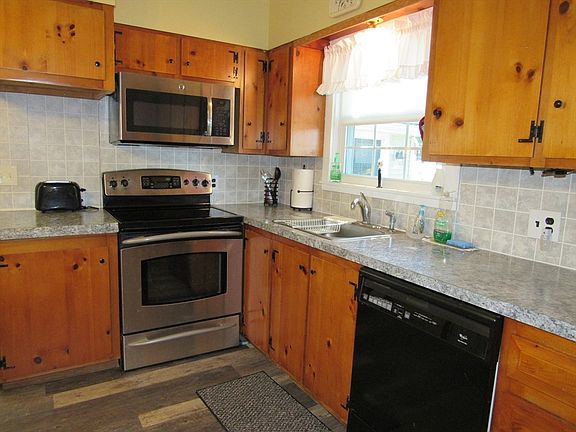 3rd image of 22 Birch St