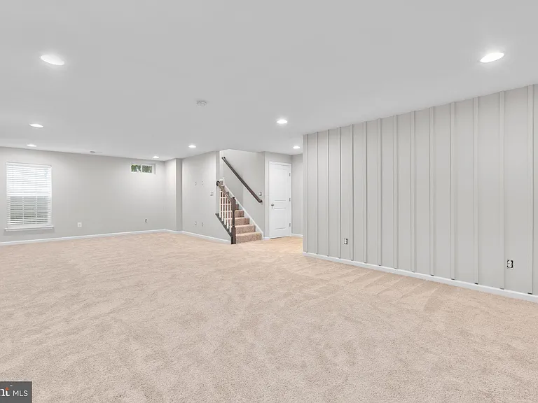 930 Forsythia Ln — Photo 40
