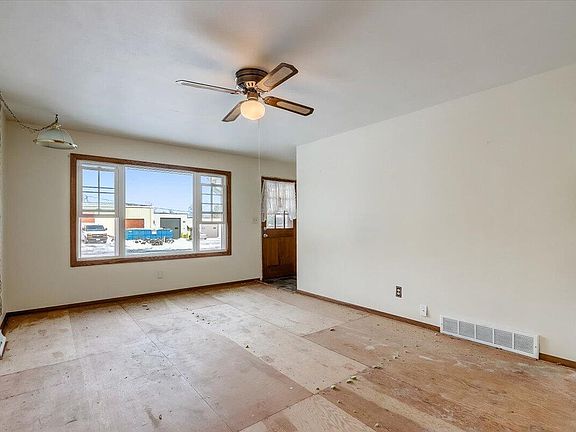 4th image of 923 Blake Ave
