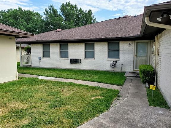2nd image of 2121 Huntington Dr