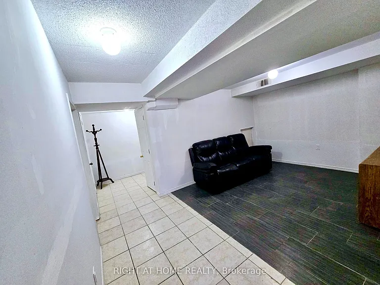 55 Velvet Grass Ln #B — Photo 5
