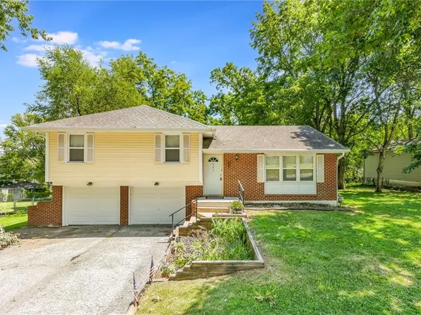 721 S Hudson St, Buckner, MO 64016