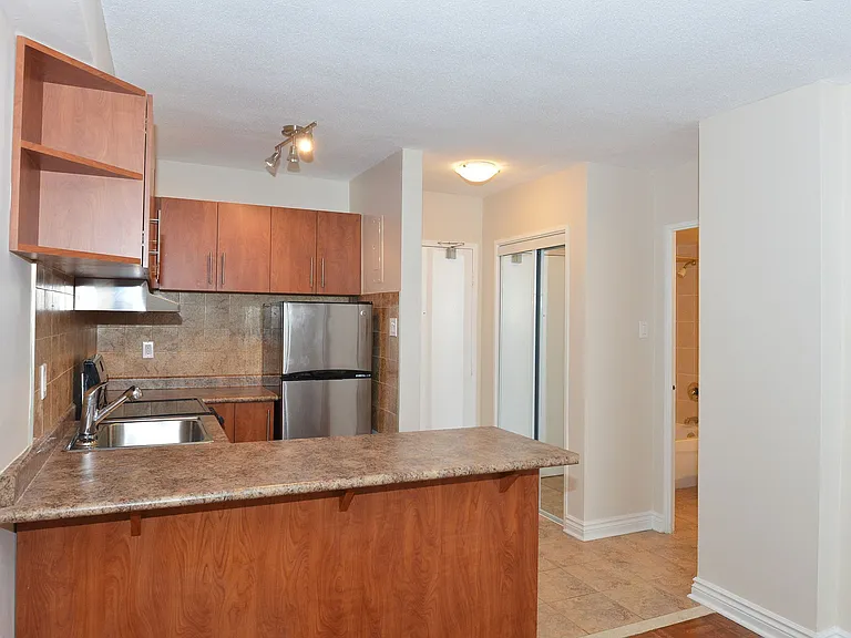 230 Oak St — Photo 64