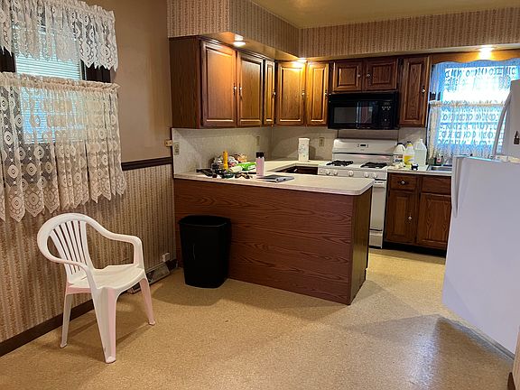 4th image of 1633 Ryer St