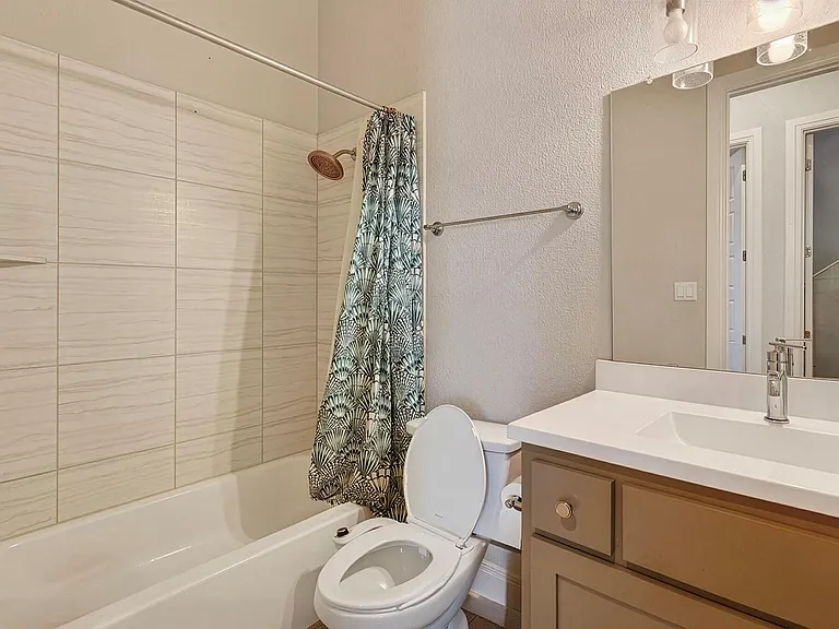 402 Gulfton St — Photo 19