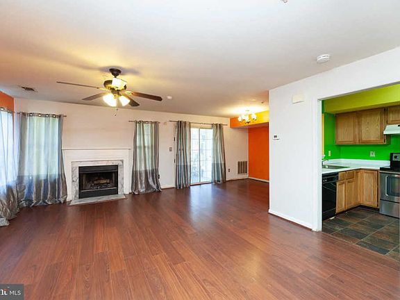 4th image of 5111 King Henry Way #306
