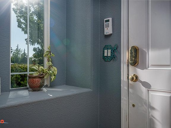 5th image of 3362 Colchester Ave