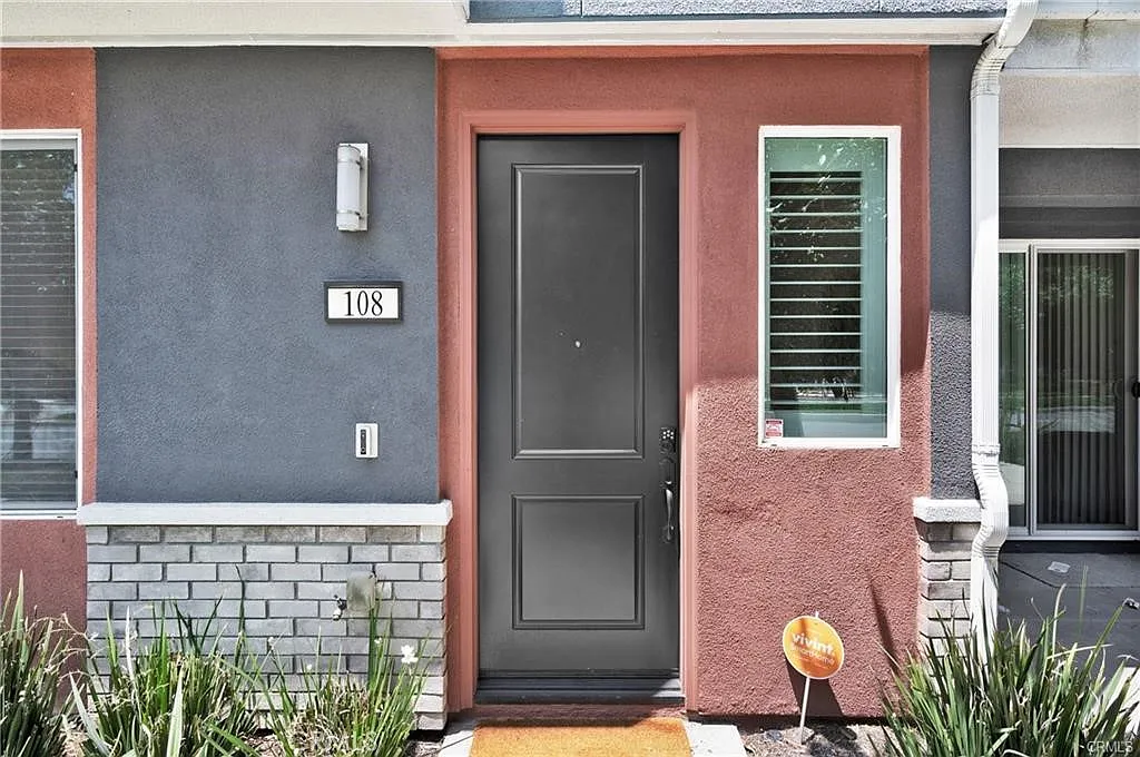 4 bed, 3.5 bath, 1856 sqft, $5,300 — Photo 3