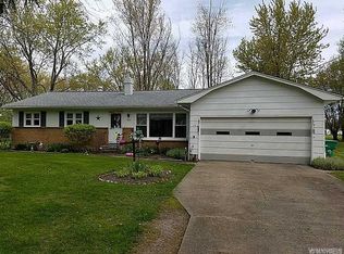4114 Beaubein Dr, Hamburg, NY 14075