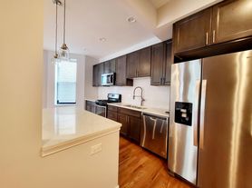 3231 W Potomac Ave, Chicago, IL